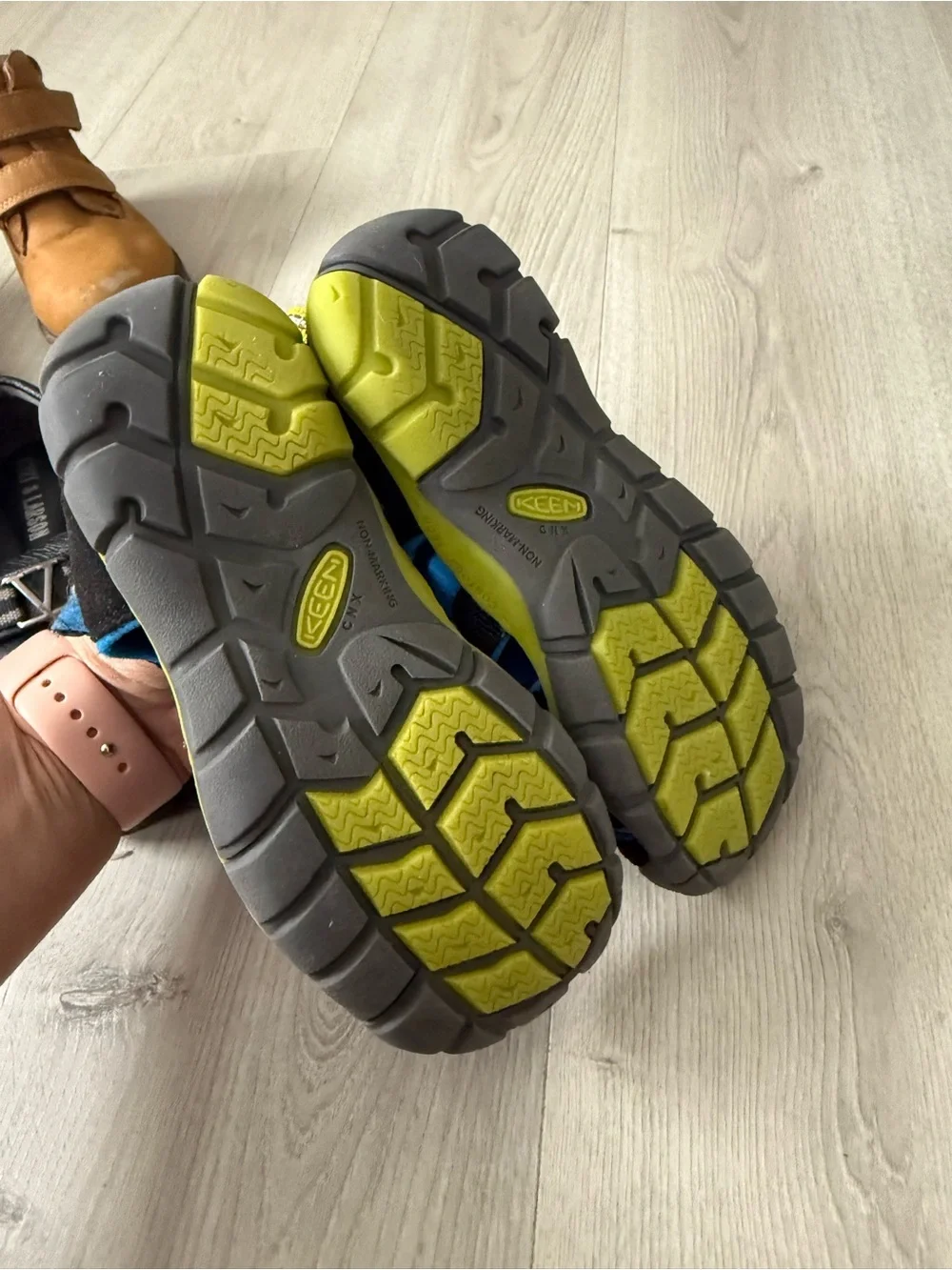 Boy’s shoes size 13